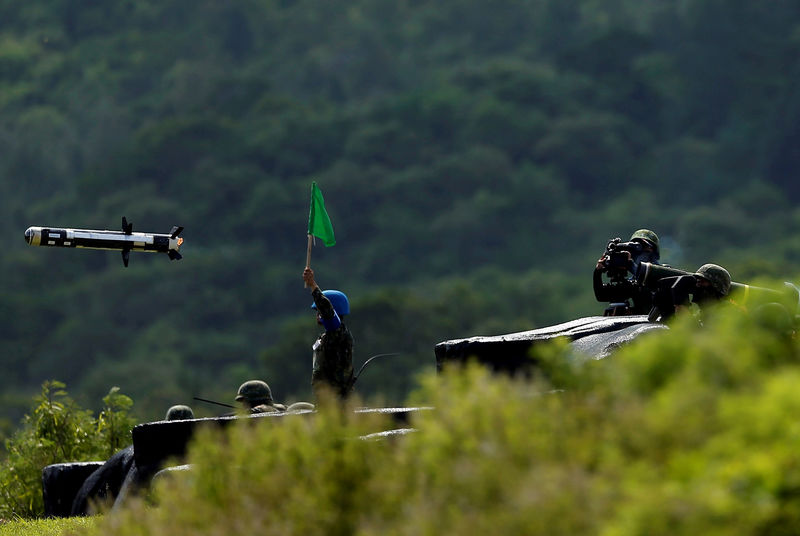 © Reuters. A Javelin missile is fired during annual Han Kuang military drill simulating the China's People's Liberation Army (PLA) invading the island, in Pingtung county, southern Taiwan