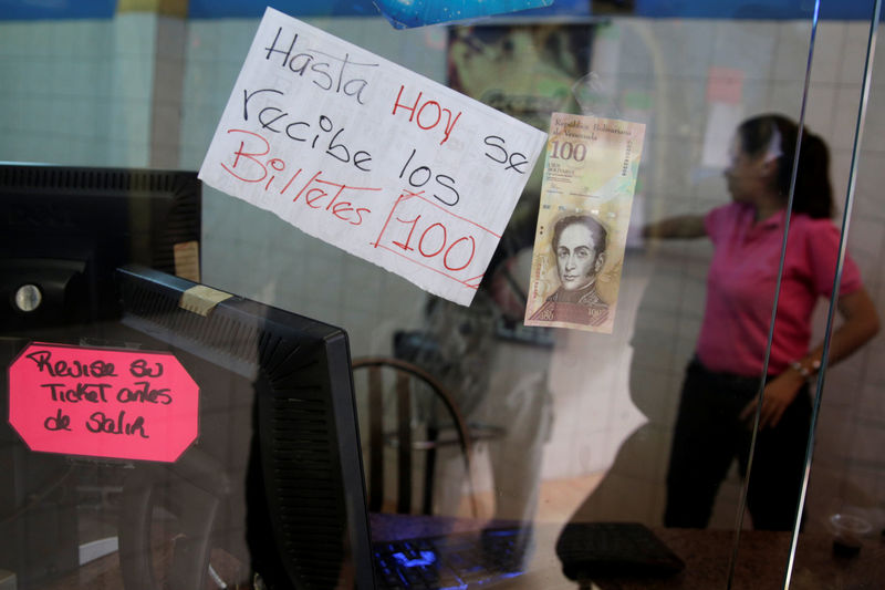 © Reuters. Maduro dice que los nuevos billetes y monedas están listos para circular