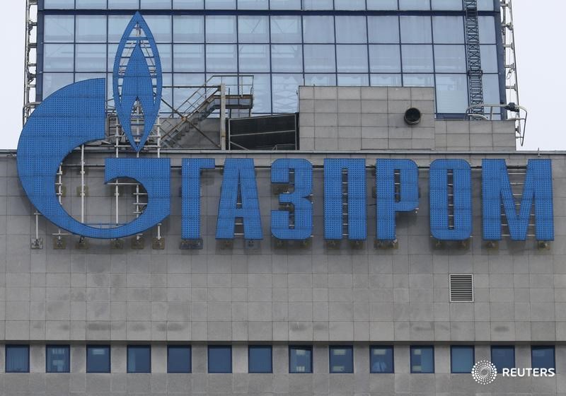 © Reuters. Логотип на здании Газпрома в Москве