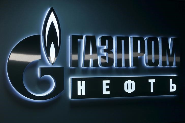 © Reuters. Логотип в офисе Газпромнефти в Ханты-Мансийске