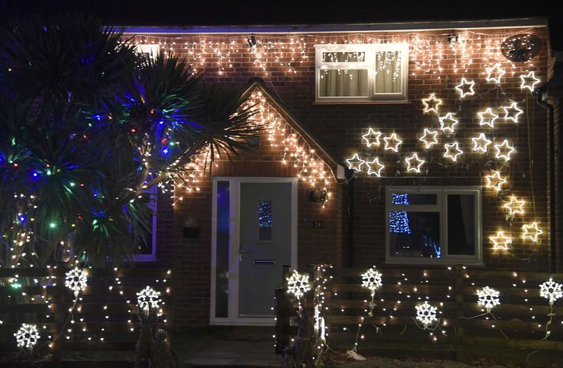 © Reuters. A home is decorated with a display of  Christmas of lights in a tradition that has grown over recent years in the small village of Westfield in Sussex, south east England