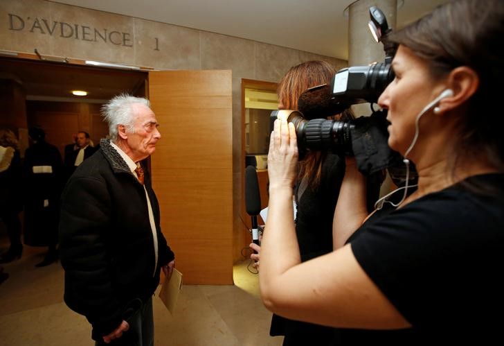 © Reuters. Pierre Le Guennec leaves the courthouse after his appeal trial in the Le Guennec-Picasso case in Aix en Provence