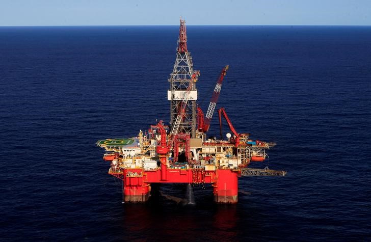 © Reuters. Глубоководная нефтяная платформа Centenario в Мексиканском заливе