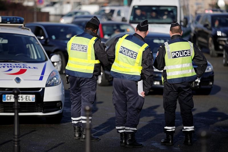 © Reuters. LA CIRCULATION ALTERNÉE SERA RECONDUITE SAMEDI À PARIS