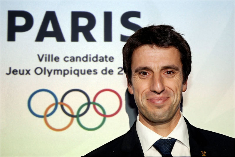 © Reuters. Co-president of the French National Olympic and Sports Committee Tony Estanguet poses before a meeting of the 2024 Olympic games organising committee in Paris