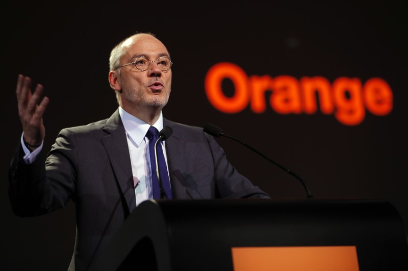© Reuters. French telecom operator Orange Chairman and Chief Executive Officer Stephane Richard speaks during the company's  shareholders meeting in Paris