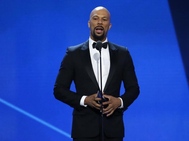 © Reuters. Rapper Common apresenta premiação em Santa Monica