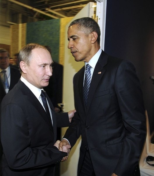 © Reuters. أوباما يشير بأصبع الاتهام لبوتين في التسلل الإلكتروني أثناء الانتخابات