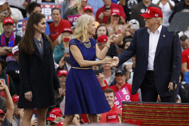 © Reuters. U.S. President-elect Donald Trump greets campaign manager and senior advisor, Kellyanne Conway, and Campaign Communications Director Hope Hicks during a USA Thank You Tour event in Mobile, Alabama