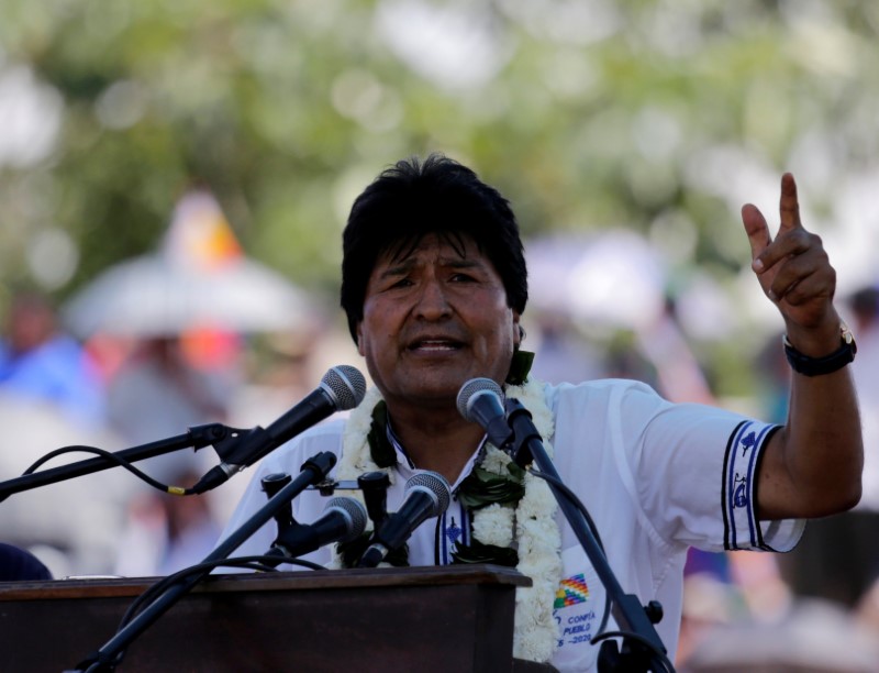 © Reuters. Bolivia's President Evo Morales speaks during a Democratic and Cultural revolution celebration in Ivirgarzama