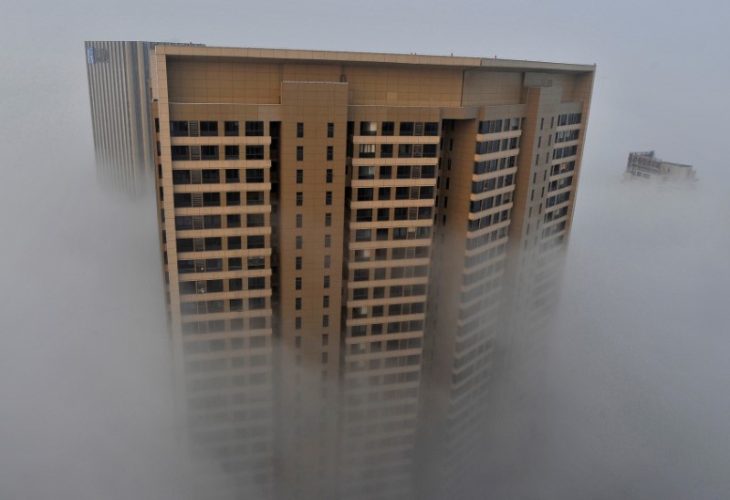 © Reuters. An apartment building is seen on a hazy day in Hefei