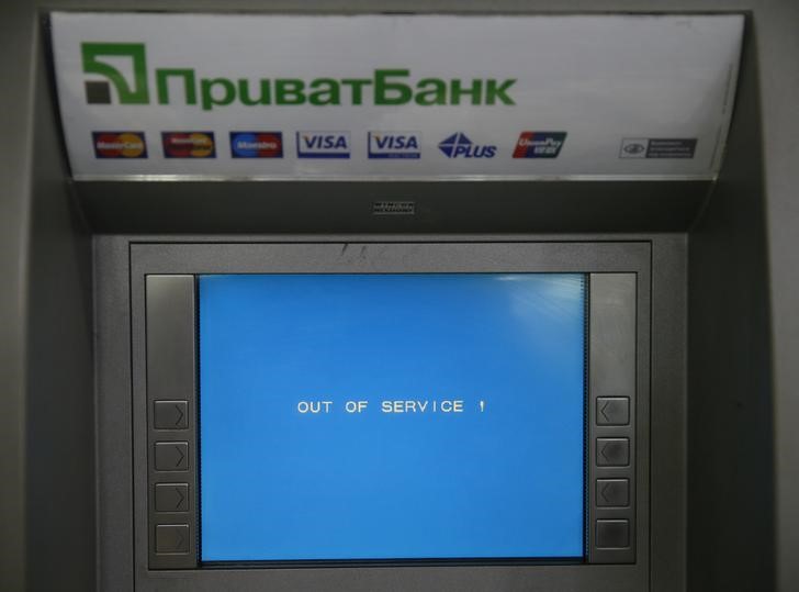 © Reuters. Банкомат Приватбанка в Киеве