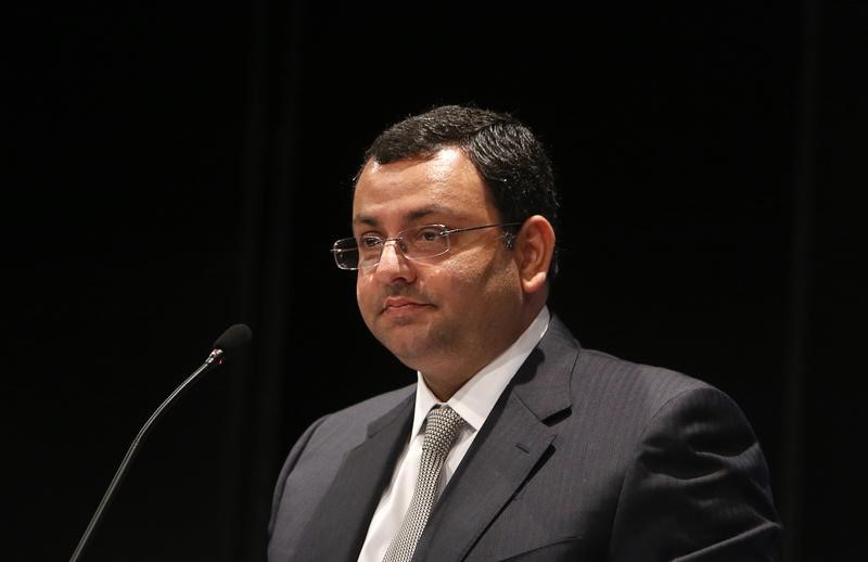 © Reuters. Cyrus Mistry speaks to shareholders during TCS annual general meeting in Mumbai