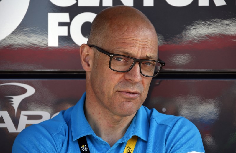 © Reuters. Team Sky rider manager Dave Brailsford waits for the start of the 6th stage of the 102nd Tour de France cycling race from Abbeville to Le Havre