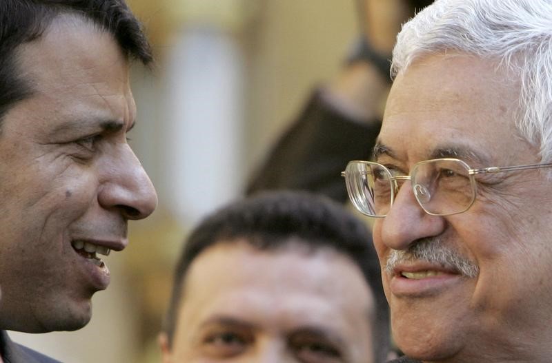 © Reuters. تعمق الخلافات مع قرار الرئيس الفلسطيني رفع الحصانة عن مشرعين