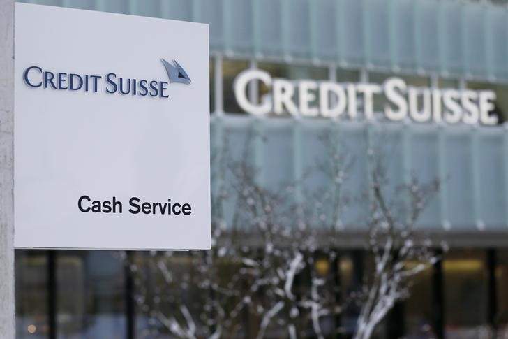 © Reuters. Логотип Credit Suisse у отделения банка в пригороде Берна