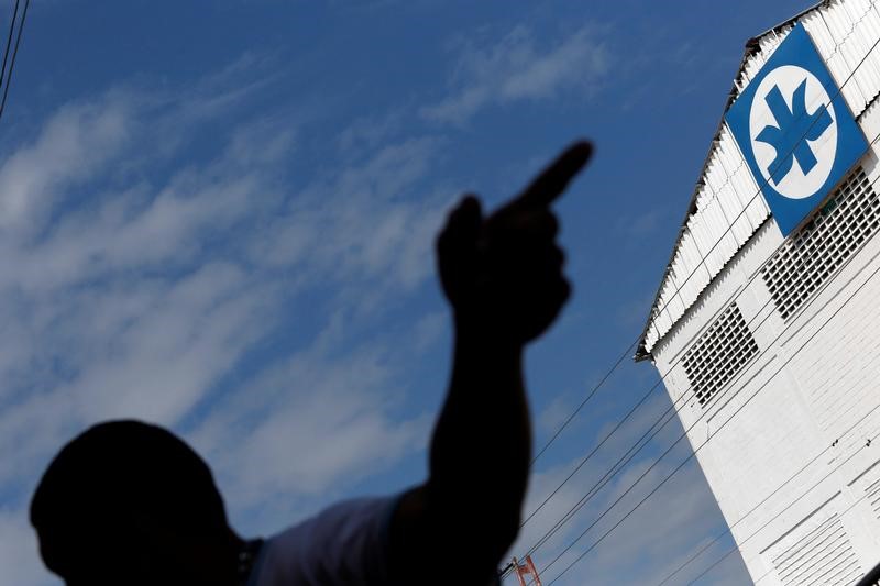 © Reuters. The logo of Kimberly-Clark is seen in Maracay