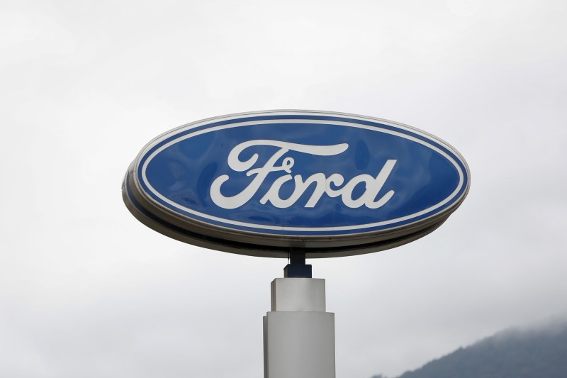 © Reuters. The corporate logo of Ford is seen at a Ford branch in Caracas