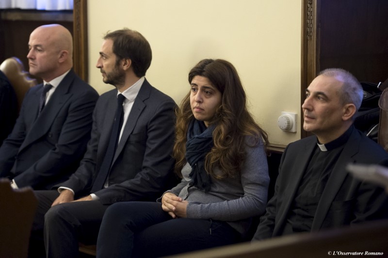 © Reuters. Spanish Monsignor Angel Lucio Vallejo Balda, Italian laywoman Francesca Chaouqui and  journalists Gianluigi Nuzzi and Emiliano Fittipaldi attend a trial at the Vatican