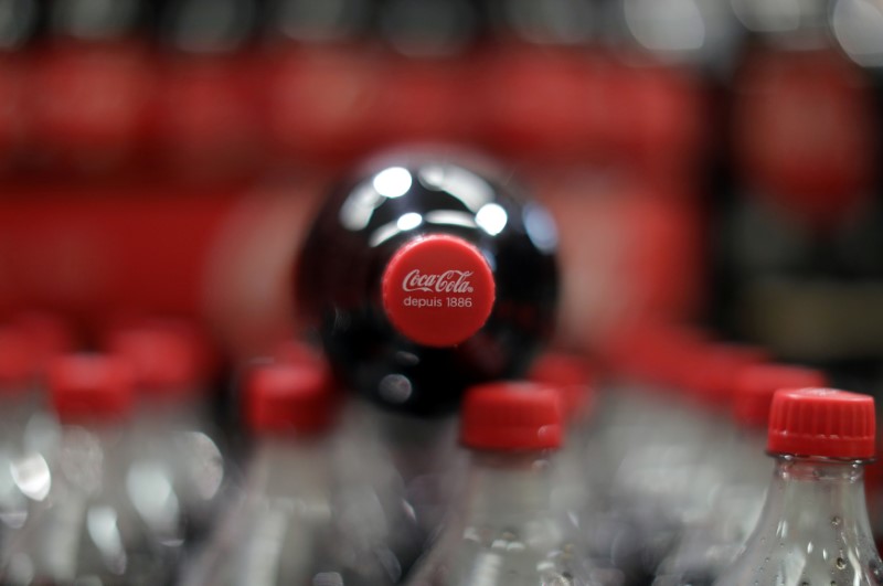 © Reuters. Bottles of Coca-Cola are seen in a Casino supermarket in Mouans Sartoux