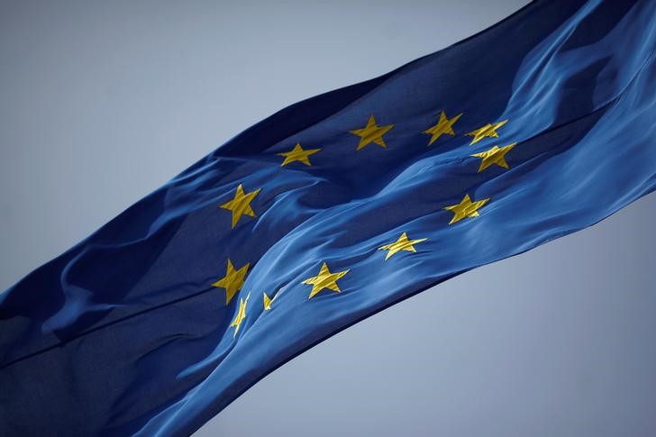 © Reuters. The European Union flag is seen flying in the British overseas territory of Gibraltar