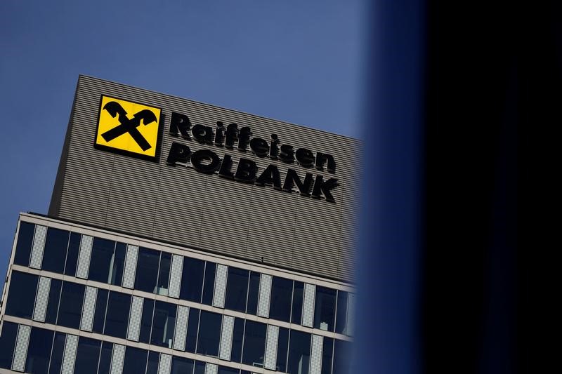 © Reuters. Raiffeisen Polbank's bank logo is pictured on their headquarters in Warsaw