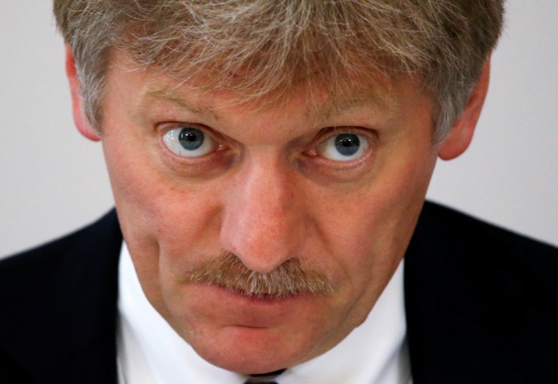 © Reuters. Kremlin spokesman Dmitry Peskov speaks on sidelines of Russia-ASEAN summit in Sochi