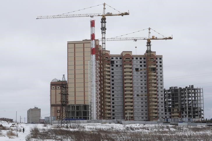 © Reuters. Строящиеся жилые дома в Московском регионе