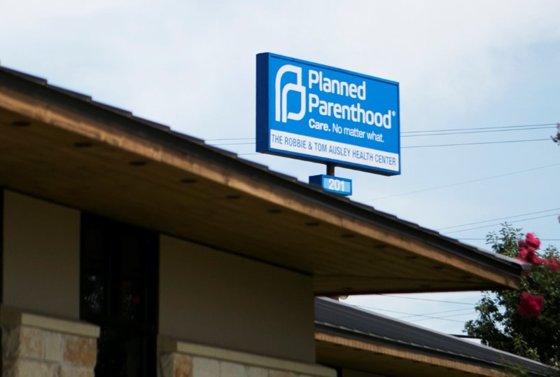 © Reuters. FILE PHOTO: Planned Parenthood South Austin Health Center in Austin