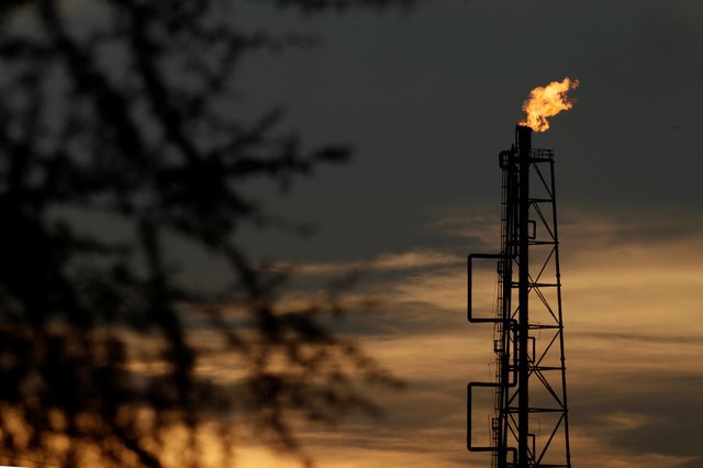 © Reuters. A flare stack of the refinery of Mexico's national oil company Pemex is seen in Cadereyta