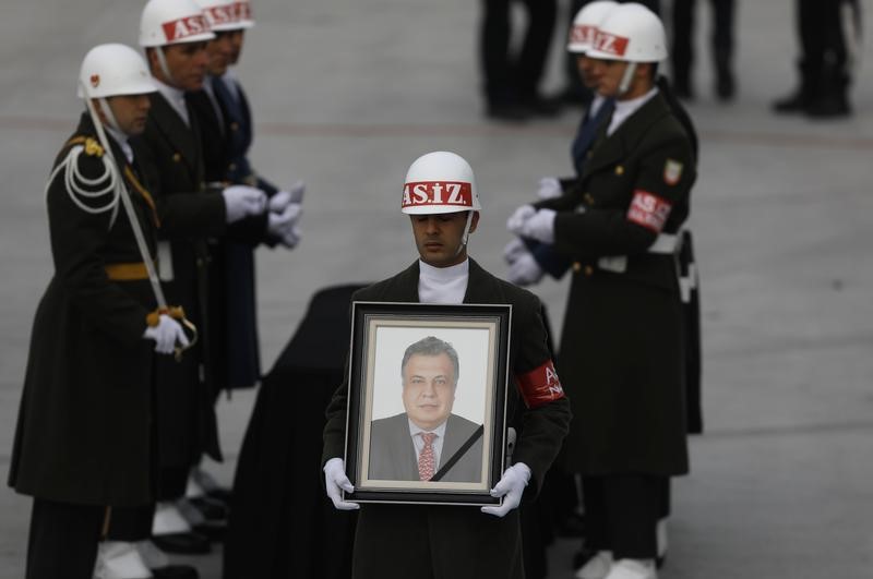 © Reuters. سي.إن.إن ترك: السلطات التركية تطلق سراح أسرة قاتل السفير الروسي