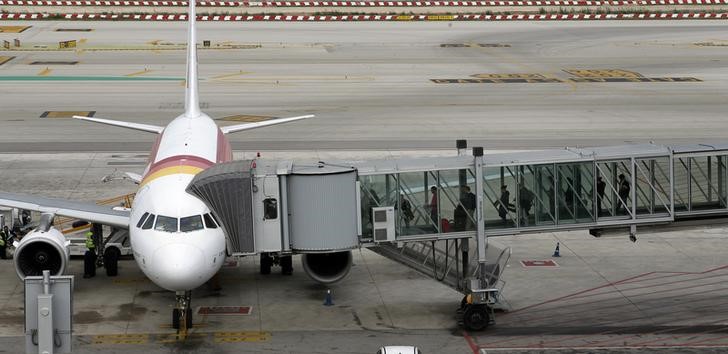 © Reuters. IAG operará vuelos transcontinentales desde Barcelona; estudia lanzar nueva aerolínea