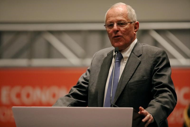 © Reuters. Presidente do Peru, Pedro Pablo Kuczynski, durante fórum econômico em Lima