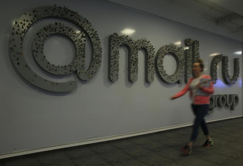 © Reuters. Woman walks past logo of Russian Internet group Mail.ru at its headquarters in Moscow