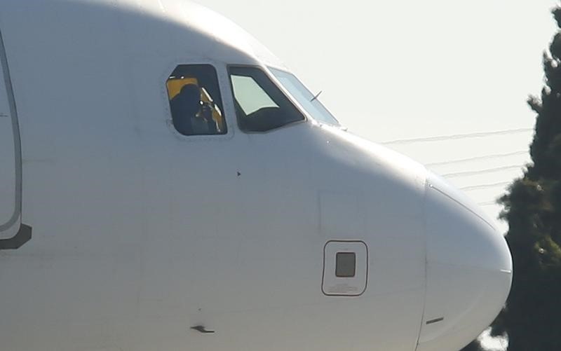 © Reuters. قائد طائرة الخطوط الجوية الأفريقية أبلغ مطار طرابلس بأنها مخطوفة