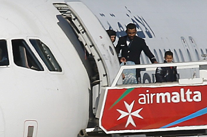 © Reuters. Liberado parte del pasaje del avión secuestrado en Libia