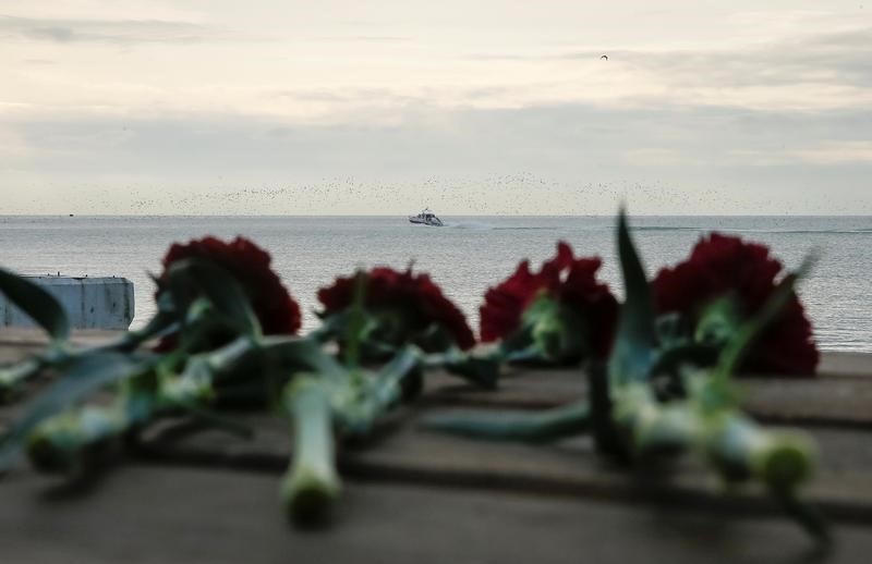 © Reuters. Цветы на набережной в Сочи
