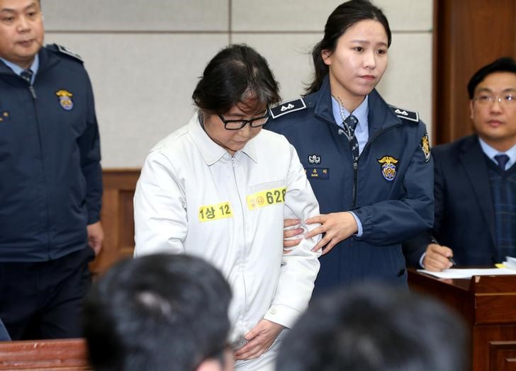 © Reuters. Choi Soon-sil ao ser interrogada por um comitê parlamentar especial em Seul