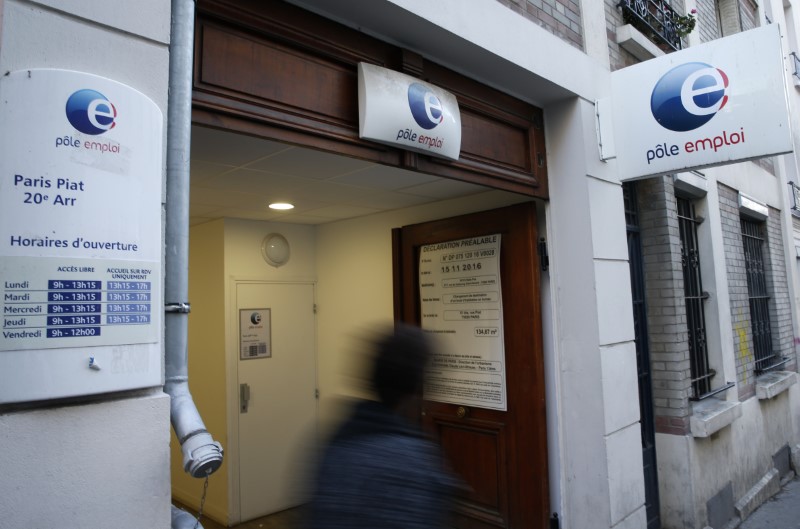 © Reuters. A pedestrian walks past the entrance of a Pole Emploi (National Agency for Employment) office in Paris