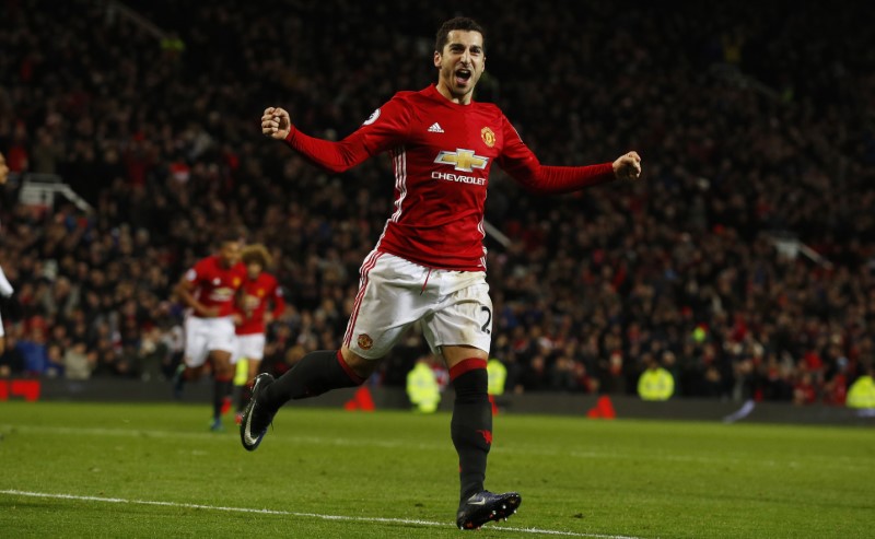 © Reuters. Manchester United's Henrikh Mkhitaryan celebrates scoring their third goal