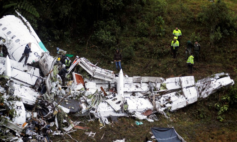 © Reuters. Errores humanos influyeron en el accidente de avión del Chapecoense