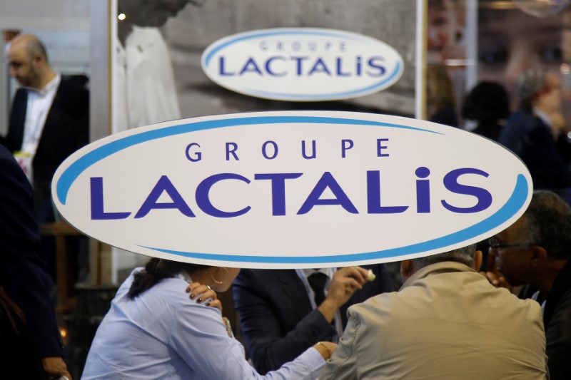 © Reuters. LACTALIS LANCE UNE OPA POUR SORTIR PARMALAT DE LA BOURSE