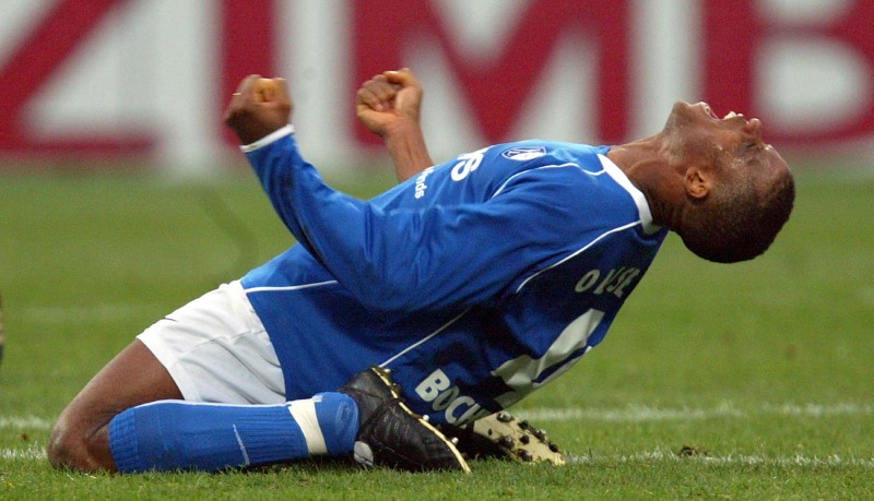 © Reuters. BOCHUM'S OLISEH CELEBRATES FIRST HOME WIN OVER BAYERN MUNICH IN NEARLY 20 YEARS.