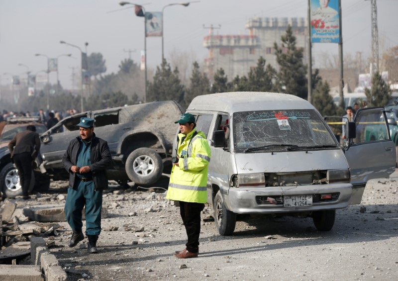 © Reuters. Policemen inspect the site of a blast in Kabul, Afghanistan