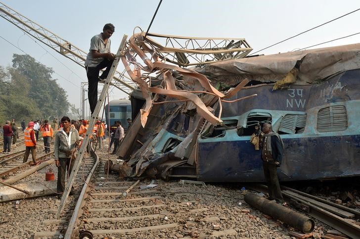 © Reuters. إصابة 61 في خروج قطار عن القضبان في الهند