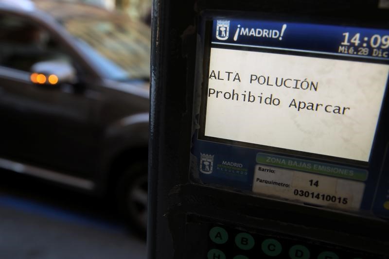 © Reuters. CIRCULATION ALTERNÉE JEUDI À MADRID À CAUSE DE LA POLLUTION