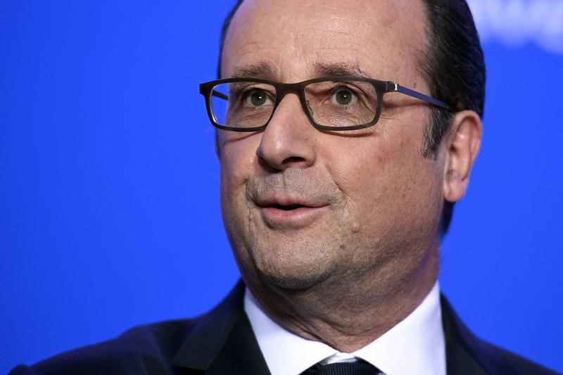 © Reuters. HOLLANDE ACCORDE UNE GRÂCE À JACQUELINE SAUVAGE