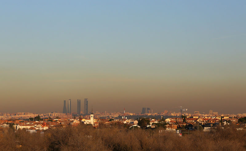 © Reuters. Madrid aplica por primera vez restricciones a la circulación por la contaminación