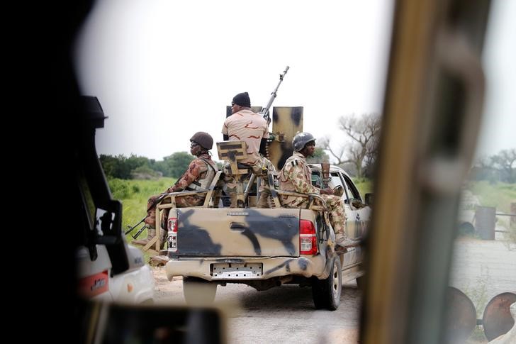 © Reuters. الجيش النيجيري: بوكو حرام ربما استخدمت فتيات تشيبوك دروعا خلال هجوم