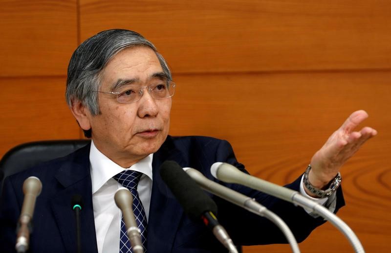© Reuters. Kuroda ve recuperación firme de la economía japonesa el próximo año